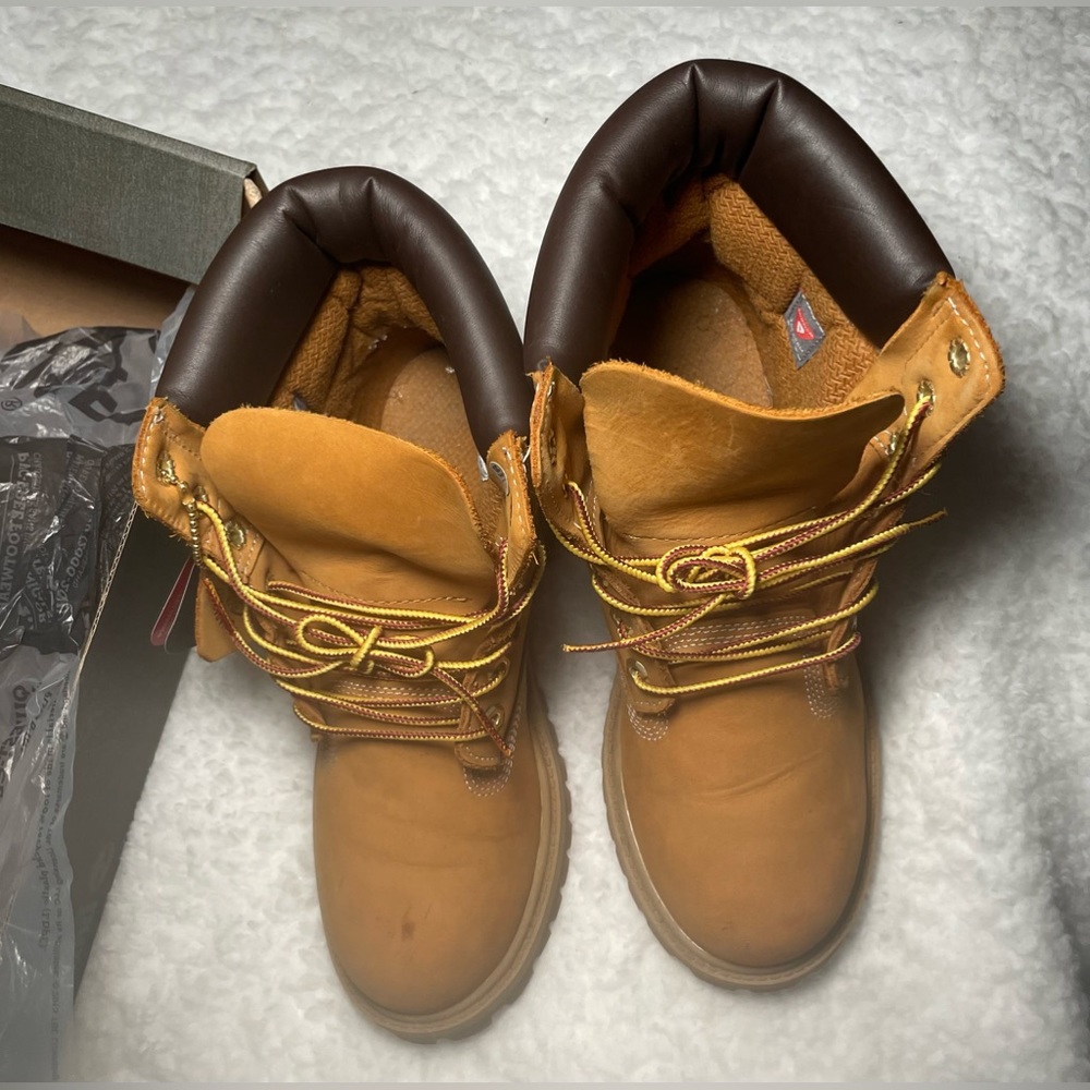 ***Used*** Boys Size 6 Timberland Boots - Picture 5 of 14